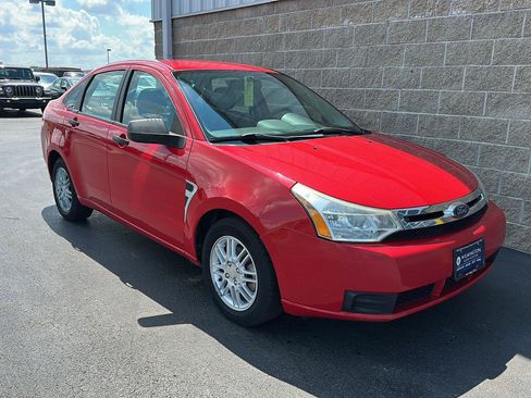 Used 2008 Ford Focus SE FWD image 2