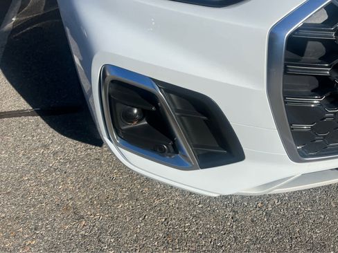 Used 2024 Audi Q5 2.0T Premium w/ Convenience Package image 3