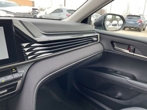 Used 2025 Toyota Camry LE image 35