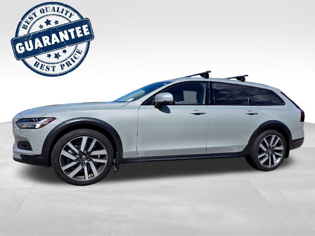 Used 2025 Volvo V90 B6 Cross Country Plus AWD/4WD image 3