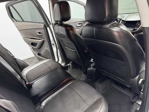 Used 2019 Chevrolet Trax LT w/ LT Convenience Package image 49