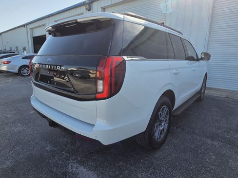 Used 2025 Ford Expedition Active RWD image 3