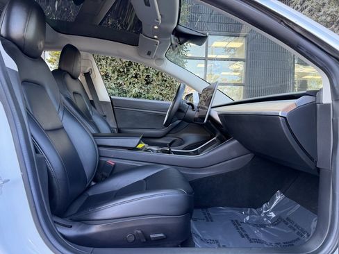 Used 2020 Tesla Model 3 Standard Range Plus image 34
