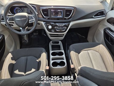 Used 2022 Chrysler Voyager LX FWD image 14
