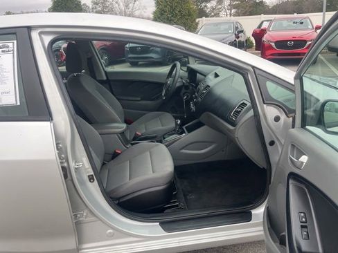 Used 2017 Kia Forte LX image 27