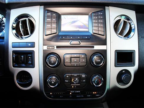 Used 2017 Ford Expedition XLT image 22