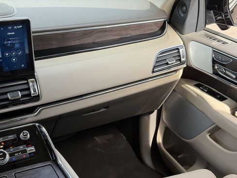 Used 2023 Lincoln Navigator Reserve AWD/4WD image 18