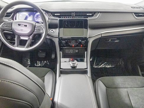 New 2025 Jeep Grand Cherokee Altitude AWD/4WD image 4