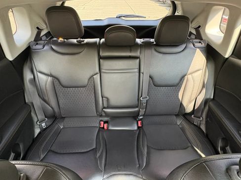 Used 2018 Jeep Compass Latitude w/ Cold Weather Group AWD/4WD image 36