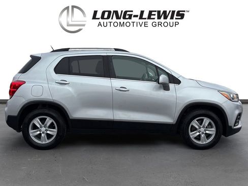 Used 2017 Chevrolet Trax LT w/ LT Convenience Package image 8