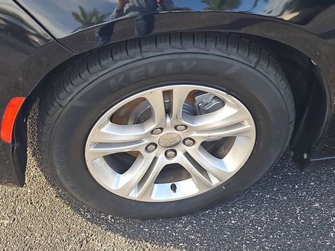 Used 2019 Dodge Charger SXT w/ Leather Interior Group image 8