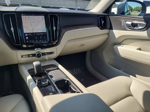 Used 2022 Volvo XC60 B5 Momentum w/ Climate Package FWD image 28