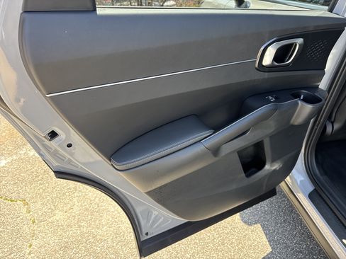 Used 2025 Kia Sorento EX w/ Panoramic Sunroof Package image 21