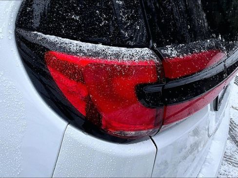 Used 2022 Chrysler Pacifica Touring-L image 25