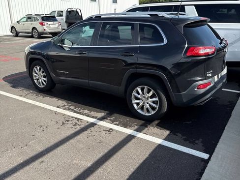 Used 2016 Jeep Cherokee Limited AWD/4WD image 2