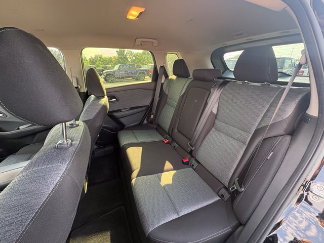 Used 2023 Nissan Rogue SV FWD image 25