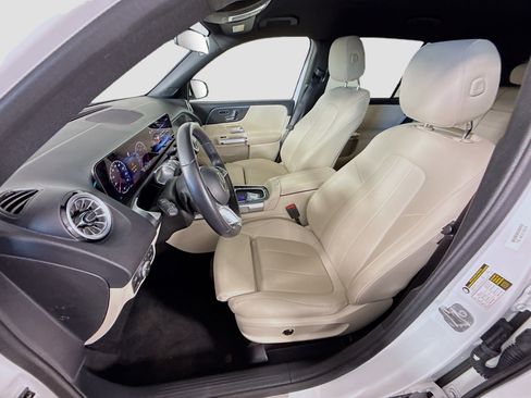 Used 2025 Mercedes-Benz GLB 250 image 22