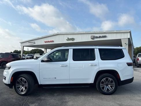 Used 2024 Jeep Wagoneer 2WD w/ Premium Group I image 2