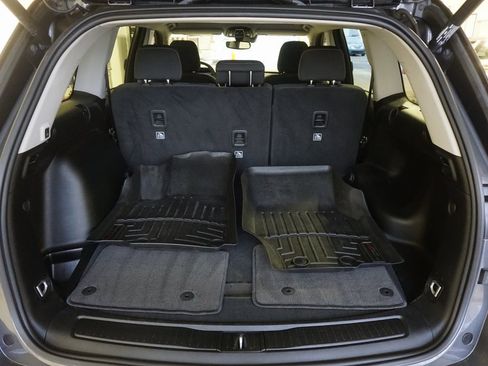 Used 2022 Jeep Grand Cherokee Laredo w/ Luxury Tech Group I image 17