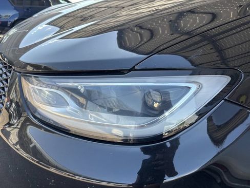 Used 2025 Chrysler Pacifica Limited FWD image 14