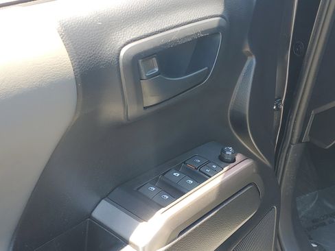 Certified 2021 Toyota Tacoma SR5 RWD image 21