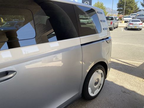 Used 2025 Volkswagen ID. Buzz 1st Edition image 52