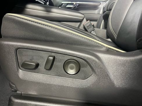 Used 2025 Chevrolet Suburban Premier image 22