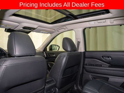 Used 2022 Nissan Pathfinder Platinum w/ Cargo Package AWD/4WD image 9