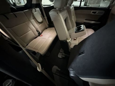 Used 2023 Ford Explorer Limited AWD/4WD image 23