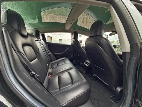 Used 2018 Tesla Model 3 Mid Range image 18