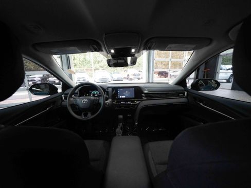 Used 2025 Toyota Camry LE image 19