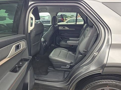 Used 2025 Ford Explorer Active w/ Active Comfort Package AWD/4WD image 8