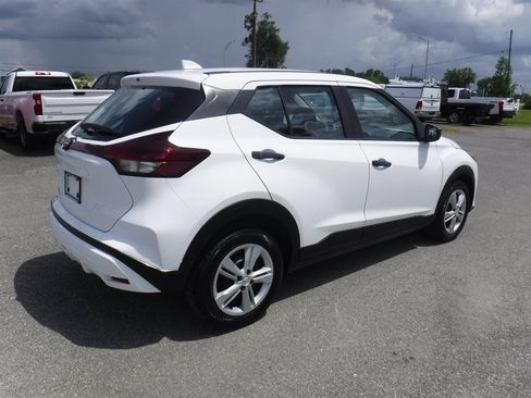 Used 2022 Nissan Kicks S FWD image 2