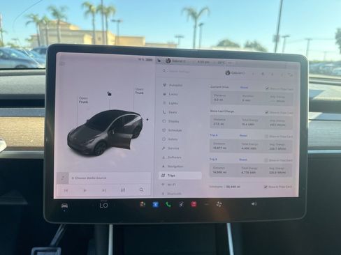 Used 2021 Tesla Model Y Long Range image 22
