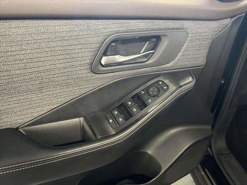 Used 2023 Nissan Rogue SV image 17