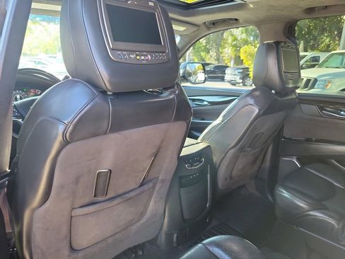 Used 2017 Cadillac Escalade ESV Platinum image 18