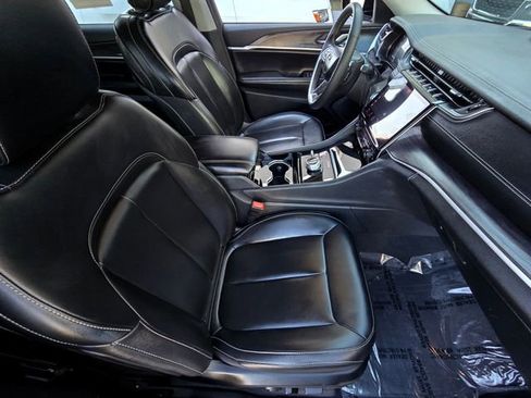 Certified 2023 Jeep Grand Cherokee L Limited image 19