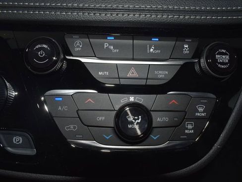 New 2026 Chrysler Pacifica Select FWD image 25