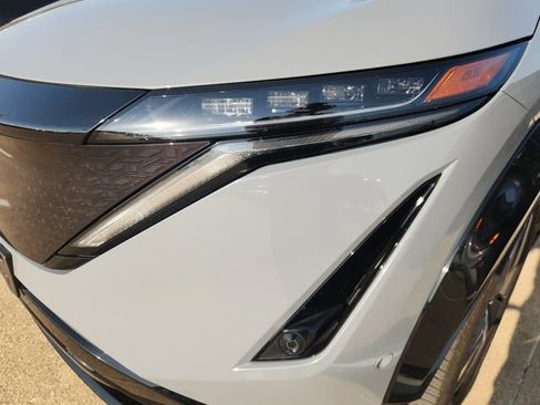 Used 2023 Nissan Ariya AWD/4WD image 7