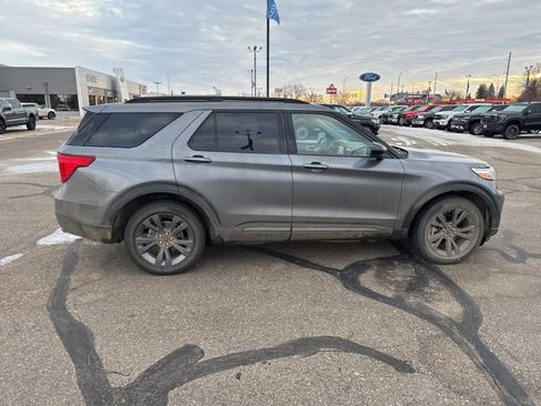 Used 2023 Ford Explorer XLT w/ Equipment Group 202A image 9