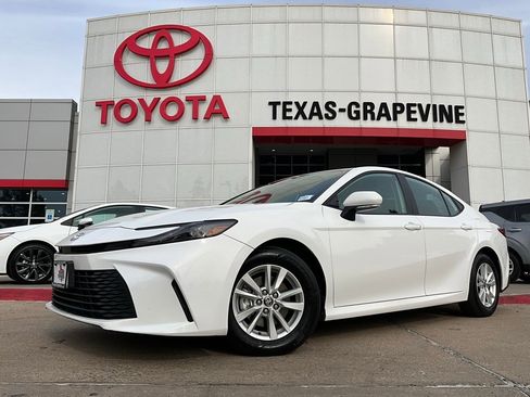 Used 2025 Toyota Camry LE image 2