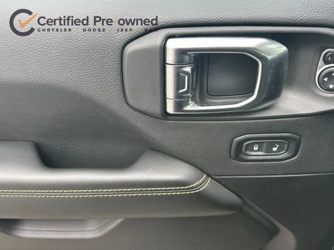 Certified 2025 Jeep Wrangler Unlimited Sahara w/ Safety Group AWD/4WD image 12