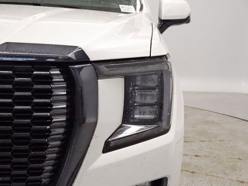 Used 2023 GMC Yukon Denali Ultimate AWD/4WD image 3