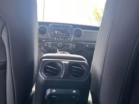 Used 2022 Jeep Wrangler Unlimited Sport image 25