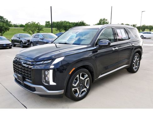 Used 2023 Hyundai Palisade Limited w/ Cargo Package image 3
