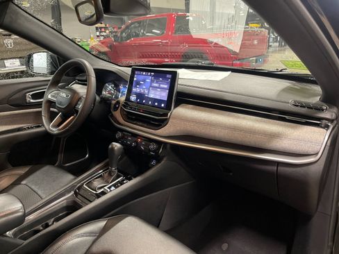 Used 2024 Jeep Compass Latitude AWD/4WD image 18