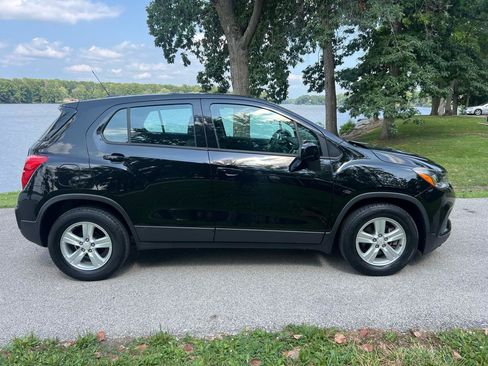 Used 2020 Chevrolet Trax LS FWD image 9