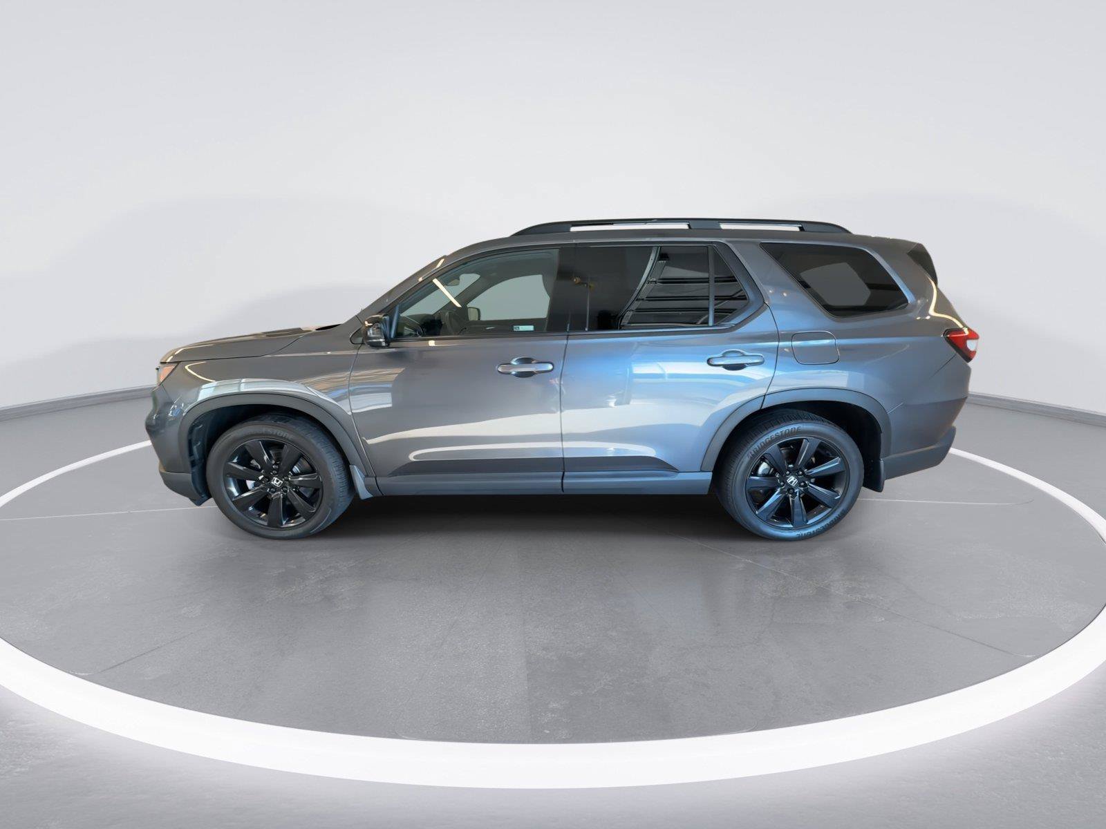 Used 2025 Honda Pilot Black Edition image 5
