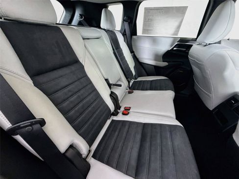 New 2026 Mitsubishi Outlander SE FWD image 17