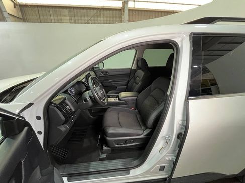 Used 2024 Nissan Pathfinder SV AWD/4WD image 17